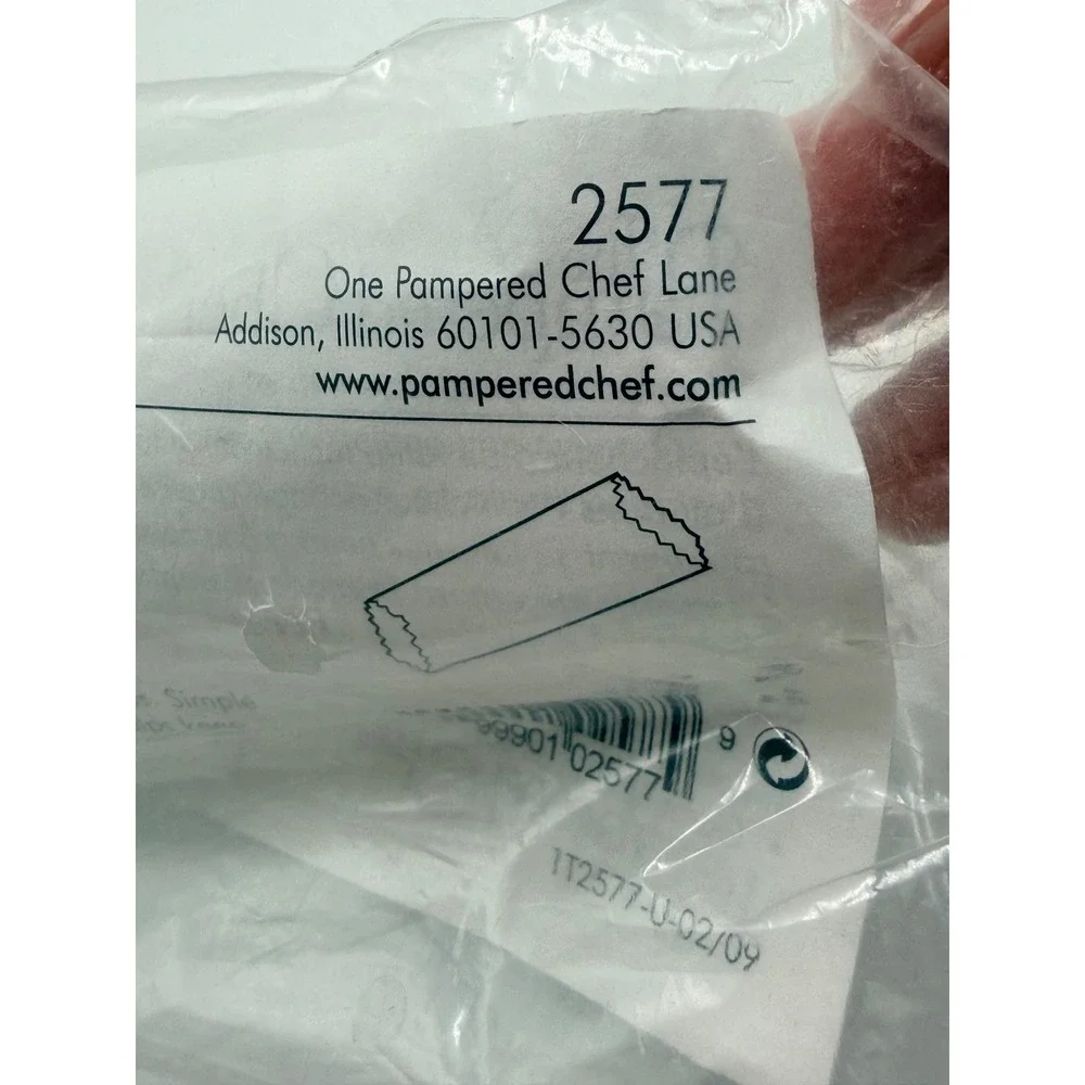 Pampered Chef Garlic Peeler Unisex  White New Silicone Kitchen Tool 2577